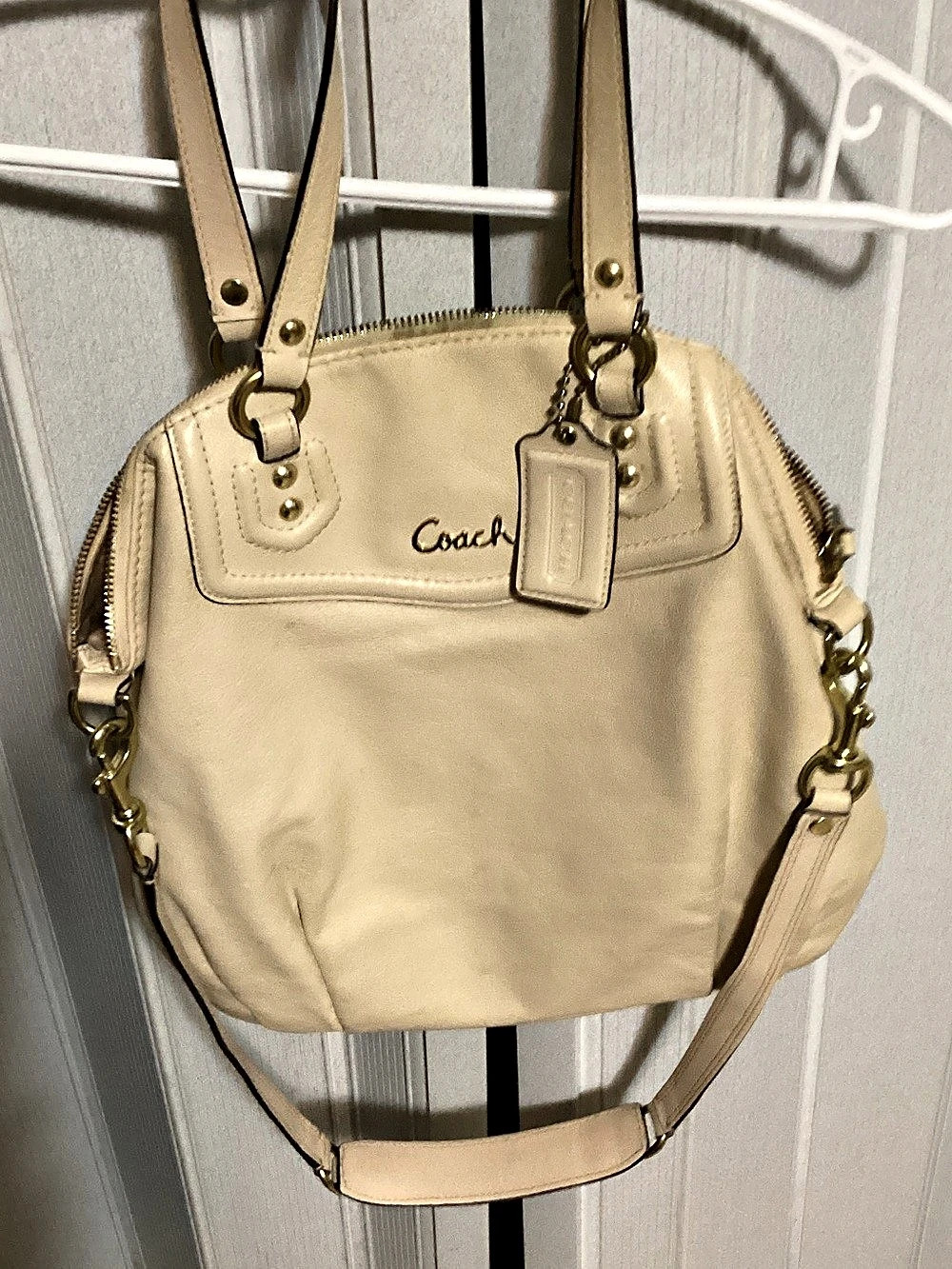 Coach Shoulder Bag in Cream authentic